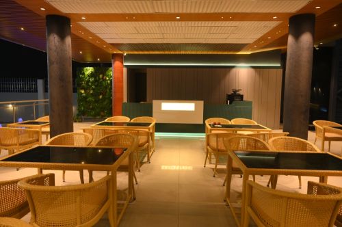 hotelgoldenpark.com Photos